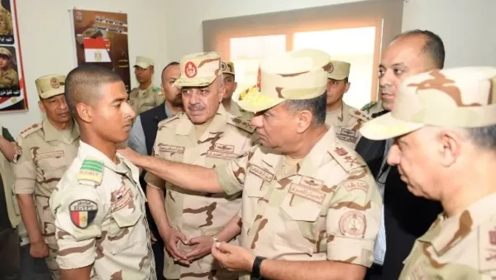 وزير الدفاع يتفقد وحدة تدريب أساسي للمجندين ويؤكد: رفع كفاءة المقاتل أولوية لحماية الأمن القومي