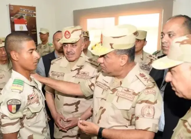 وزير الدفاع يتفقد وحدة تدريب أساسي للمجندين ويؤكد: رفع كفاءة المقاتل أولوية لحماية الأمن القومي