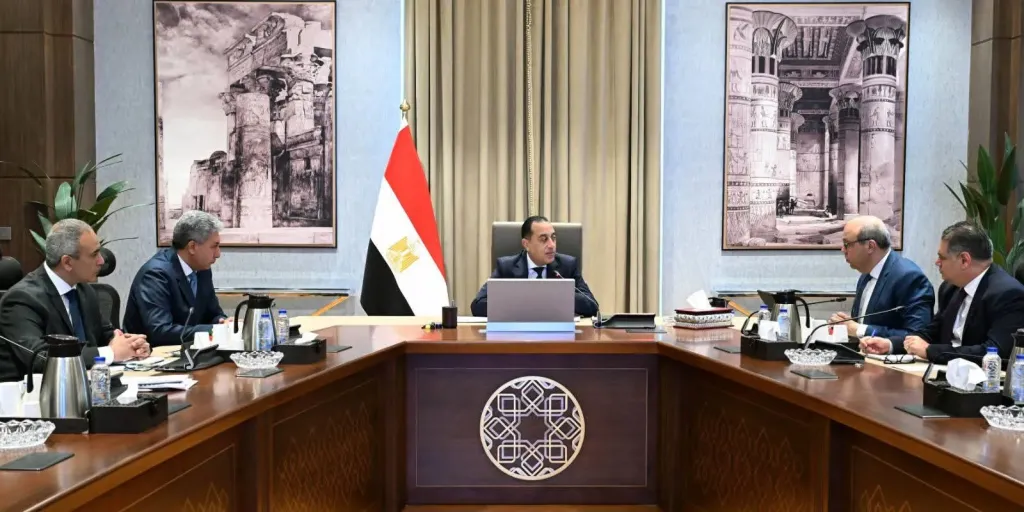رئيس الوزراء يُتابع إجراءات دعم وتحفيز قطاع السياحة