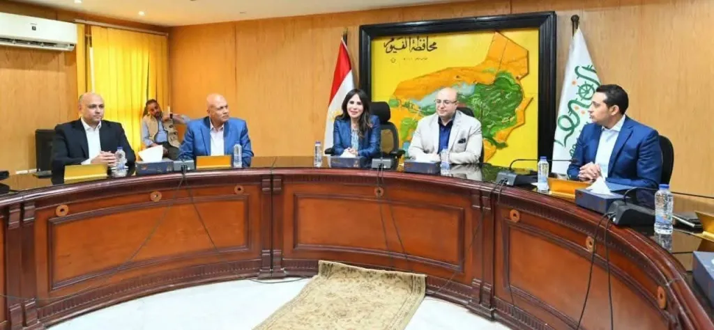 وزيرة الإسكان ومحافظ الفيوم يتابعان الموقف التنفيذي لمشروعات مياه الشرب والصرف الصحي