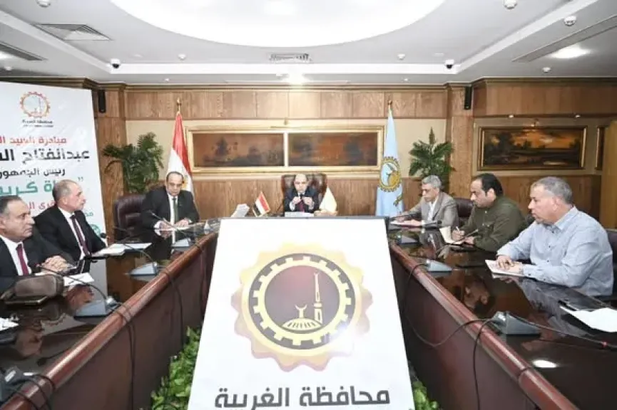 محافظ الغربية يعقد اجتماعا مع مصنعي لمبات الليد لدعم التكتلات الاقتصادية والقرى المنتجة