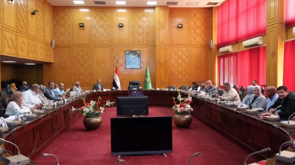 نائب محافظ الإسماعيلية يتابع منظومة تقنين أراضي الدولة