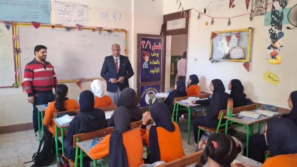 محافظ بورسعيد: رفع كفاءة المناطق المحيطة بالمدارس لتهيئة بيئة آمنة للطلاب لامتحانات نهاية العام