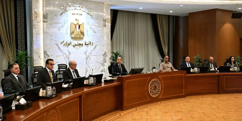 رئيس الوزراء يوجه بضرورة التزام جميع الوزارات بإجراءات الترشيد الحكومي