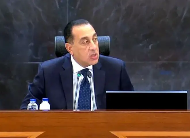 رئيس الوزراء: ناقشنا إطلاق مبادرة لتركيب وحدات طاقة شمسية على الأسطح