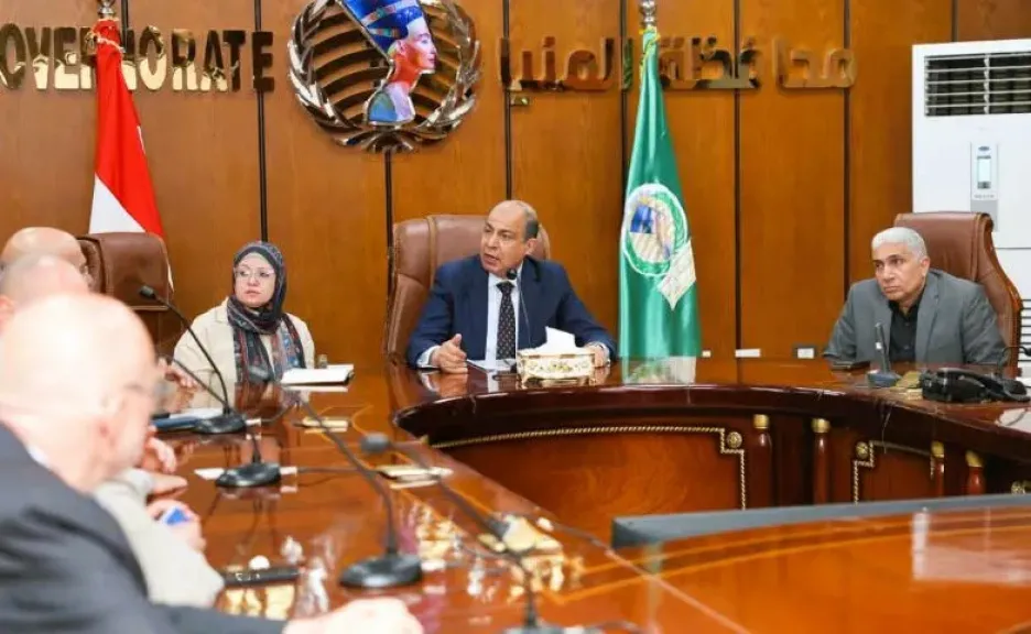 محافظ المنيا يبحث مع وفد هيئة الاستثمار إنشاء مصنع لإنتاج ضفائر السيارات