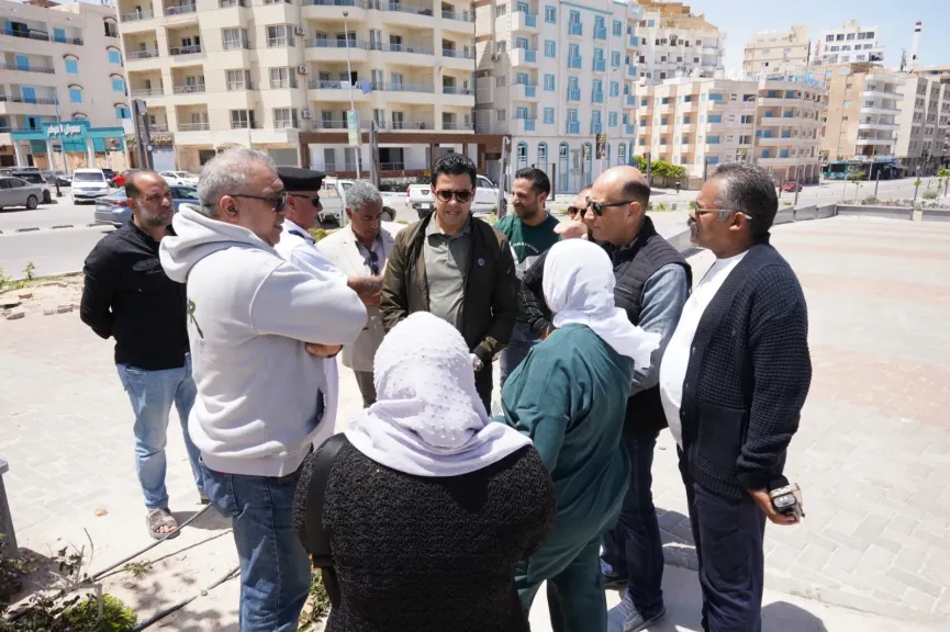 محافظة مطروح تتابع تصريف المياه بشاطئ العوام