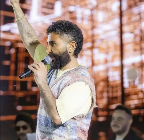 أول ظهور لأحمد سعد بعد الانفصال.. جملة طريفة تشعل حفله في «مدينتي»