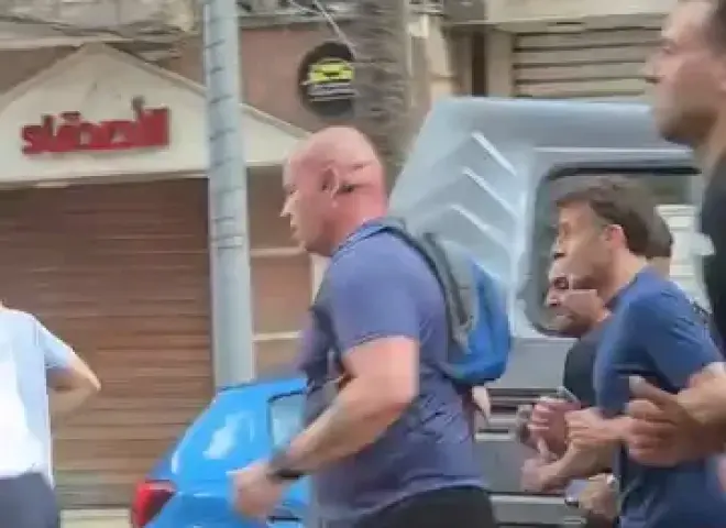 فيديو متداول لماكرون وزوجته في الإسكندرية أثناء الجري يثير الجدل على السوشيال ميديا
