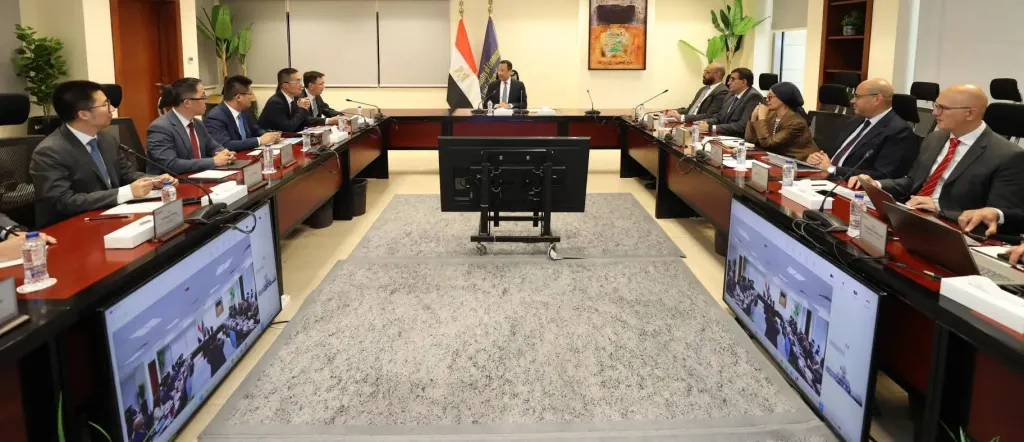 وزير الاتصالات يبحث مع مسئولي شركة هواوي  Huawei تعزيز التعاون