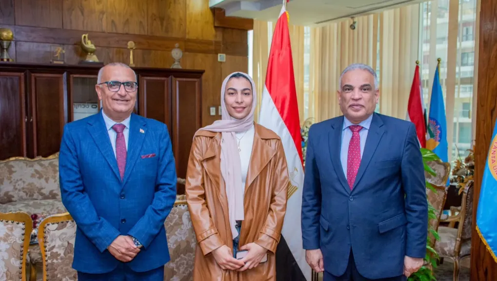 رئيس جامعة طنطا يستقبل الطالبة  الحاصلة على رابع العالم لناشئي رفع الاثقال