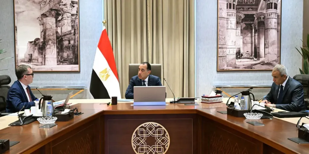 رئيس الوزراء يتابع مع وزير التخطيط الموقف التنفيذي لخطة العام المالي 2026/2025