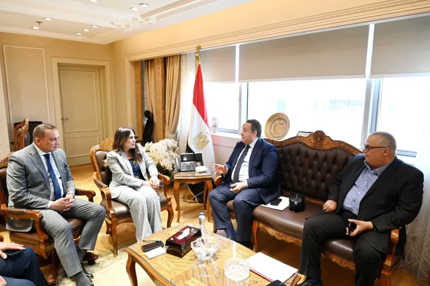 وزيرة الإسكان تبحث مع نقيب المهندسين تعزيز التعاون المشترك