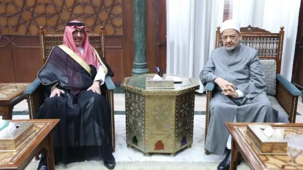 الإمام الأكبر يستقبل السفير السعودي بالقاهرة ويؤكد تقدير الأزهر لجهود المملكة في خدمة الحجاج