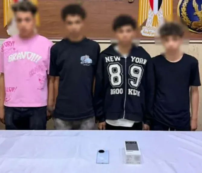 ضبط المتهمين بالاستيلاء على هاتف طالب بأسلوب انتحال الصفة بالقاهرة