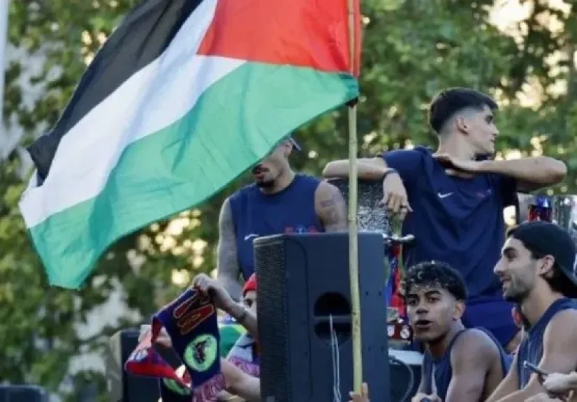 تعليق مثير من فليك على احتفال يامال بالعلم الفلسطيني