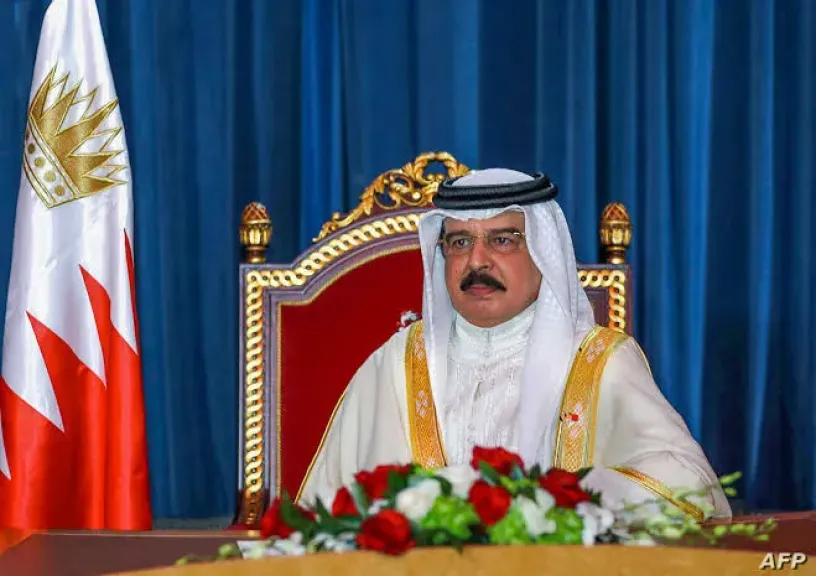 ملك البحرين والبرهان يبحثان تعزيز العلاقات وجهود وقف الحرب بالسودان