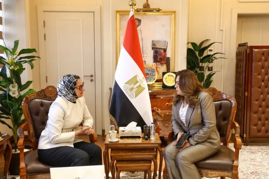 وزيرة التنمية المحلية تتابع مع محافظ الوادي الجديد الملفات الخدمية والمشروعات التنموية بالمحافظة