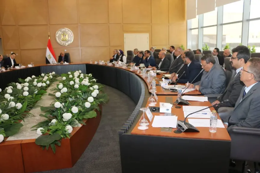 وزير الكهرباء يوجه برفع درجة الاستعداد لمجابهة ارتفاع الأحمال وزيادة الاستهلاك
