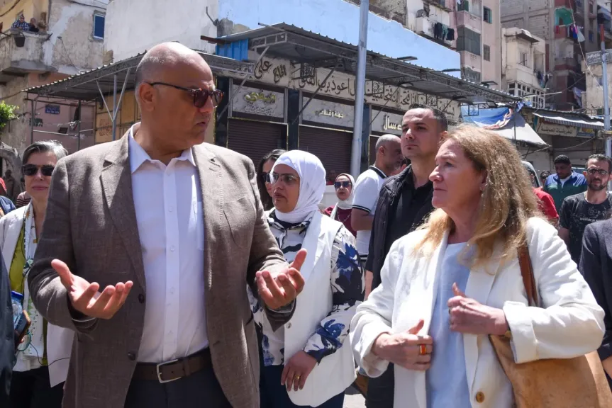 محافظ الإسكندرية والمديرة التنفيذية لمجلس إدارة الوكالة الألمانية GIZ يتفقدان منطقة quot;عمود السواري الأثريةquot;