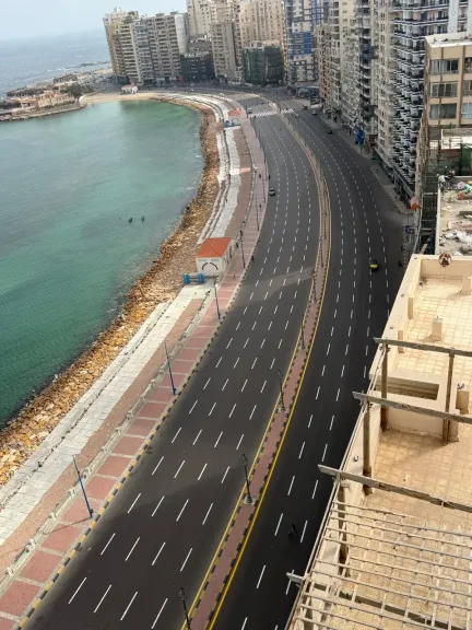 ضمن استعدادات الإسكندرية لفصل الصيف.. الانتهاء من أعمال التخطيط الأرضي بطريق الكورنيش
