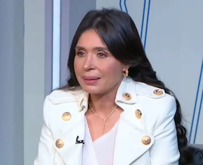 دينا تثير الجدل بتصريحات عن الزواج: “الحياة أحلى من غير راجل وأنا مكتفية بنفسي”