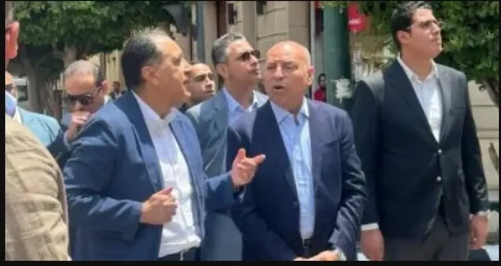 مدبولي يتفقد أعمال تطوير شارع الألفي ومنطقتي السيدة عائشة والسيدة نفيسة بالقاهرة