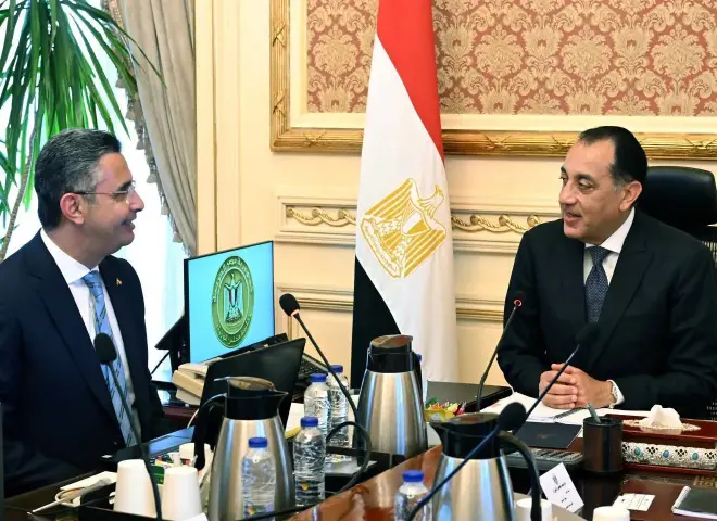 رئيس الوزراء يتابع مع وزير التموين استعدادات استقبال العيد الأضحى المبارك