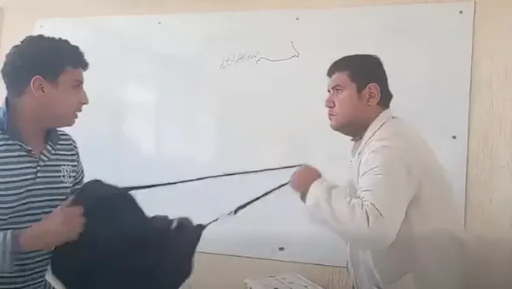 واقعة صادمة داخل مدرسة ثانوية بشبرا الخيمة.. اعتداء طلاب على معلم يثير الغضب