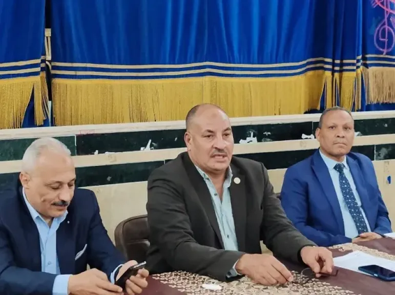 أولياء أمور طلاب الإعدادي بالمنيا يشتكون من امتحان اللغة العربية.. والتعليم: تشكيل لجنة لتقييم النماذج