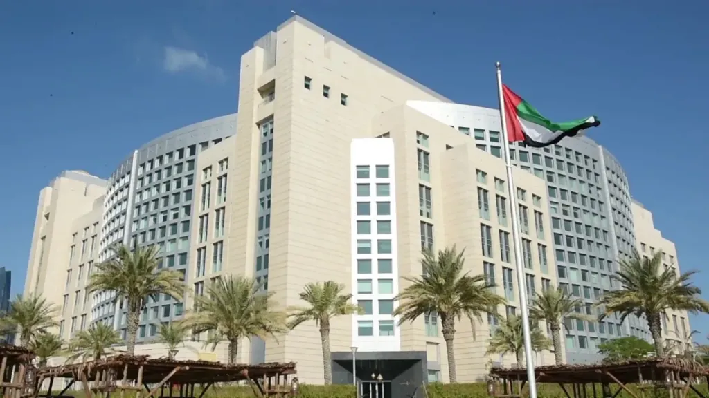 الإمارات: ندين الاستهداف الإرهابي للمنطقة المحيطة بمحطة براكة ولن نتهاون في حماية أمننا