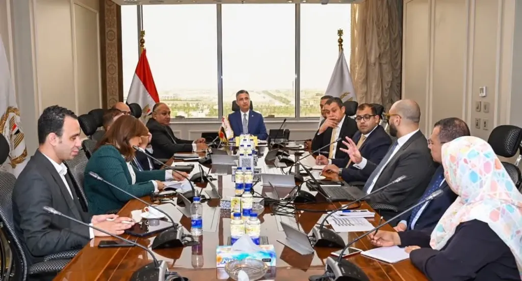 وزير التموين يعقد اجتماعًا دوريًا لمتابعة مستجدات منظومة كارت الخدمات الحكومية الموحد
