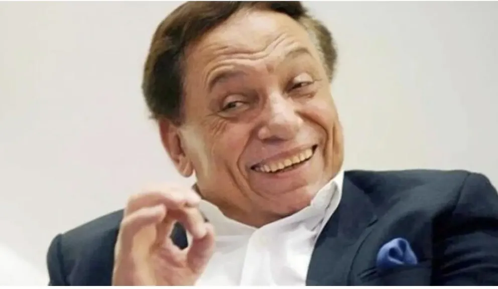 المكياج والفيروس الغامض.. كواليس رحلة عادل إمام السرية للعلاج في فرنسا