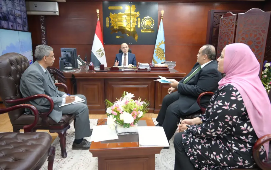 محافظ الغربية يعقد اجتماعًا عاجلًا مع وكيل وزارة الطب البيطري لمتابعة الاستعداد لعيد الأضحى