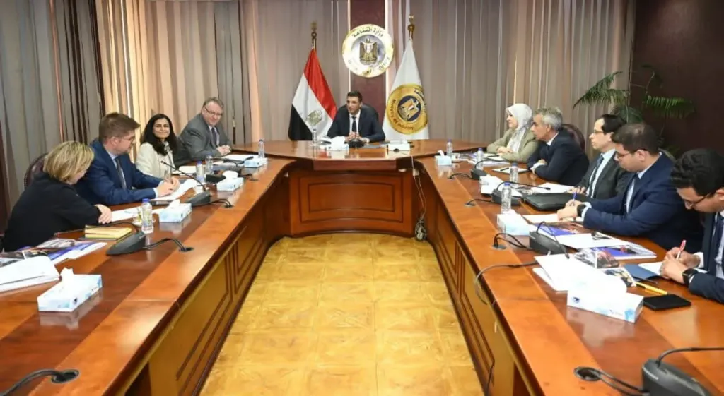 وزير الصناعة يبحث مع مدير مكتب منظمة العمل الدولية بالقاهرة مشروعات المنظمة الحالية والمستقبلية في مصر