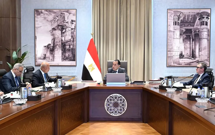 رئيس الوزراء يتابع الموقف التنفيذي لعدد من مشروعات قطاع الطرق