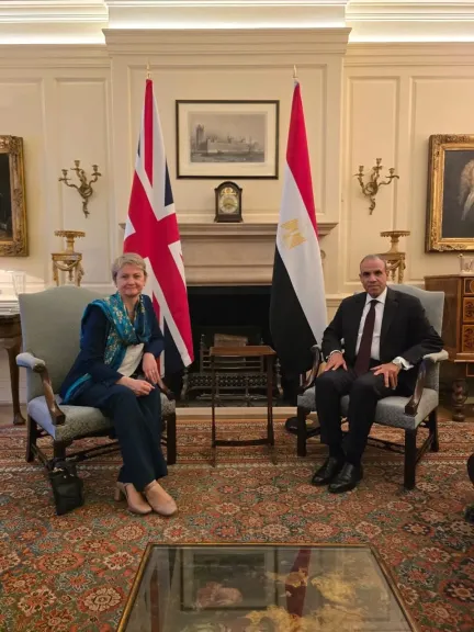 وزيرا خارجية مصر والمملكة المتحدة يبحثان سبل تعزيز العلاقات الثنائية ويناقشان مستجدات الأوضاع الإقليمية