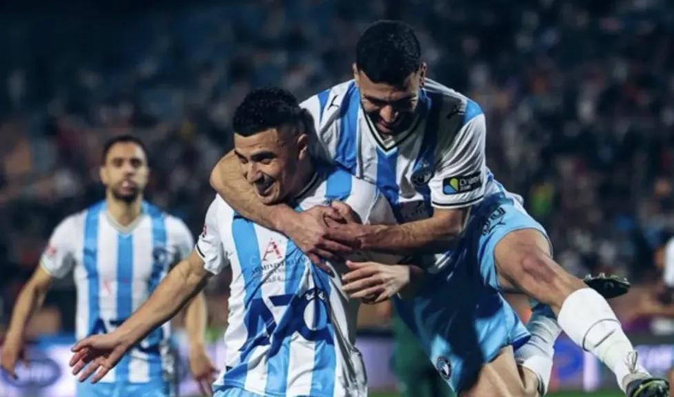 حلم الدوري مستمر.. بيراميدز يصطدم بسموحة الليلة وينتظر تعثر الزمالك