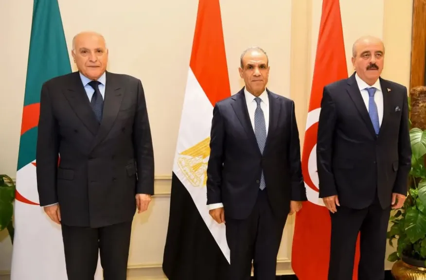 وزراء خارجية مصر وتونس والجزائر يعقدون اجتماعا ثلاثيا بالقاهرة ويصدرون بيانا مشتركا