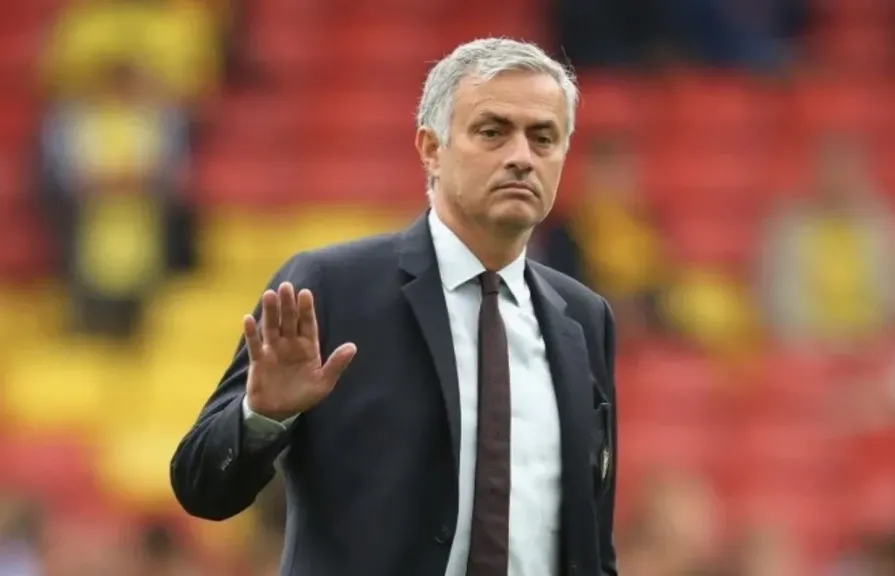 طلب خاص داخل الجهاز الفني.. مورينيو يضع شرطًا للعودة إلى ريال مدريد