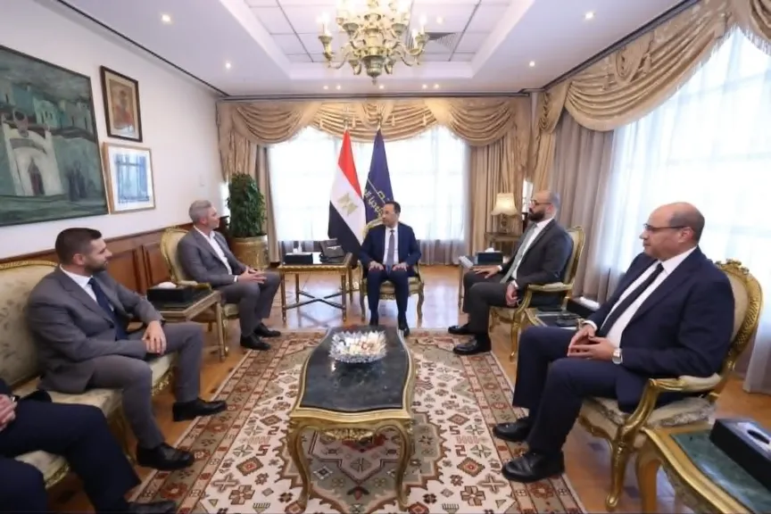 وزير الاتصالات يبحث مع أمازون ويب سيرفيسز خطط الشركة للتوسع في استثماراتها بمصر