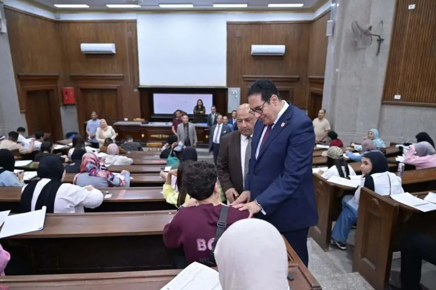 رئيس جامعة القاهرة يتابع انتظام امتحانات الفصل الدراسي الثاني ويشدد على توفير بيئة امتحانية منضبطة وآمنة