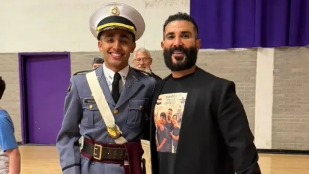 أحمد سعد يحتفل بتخرج نجله برسالة مؤثرة: فخور بيه وبيكسر كل الحدود