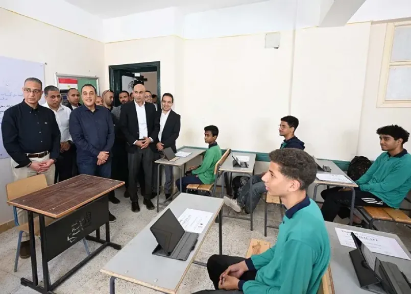 مدبولي يطمئن أولياء الأمور بشأن تحديث المناهج: محدش يقلق