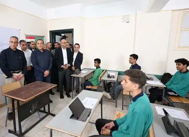 مدبولي يطمئن أولياء الأمور بشأن تحديث المناهج: محدش يقلق