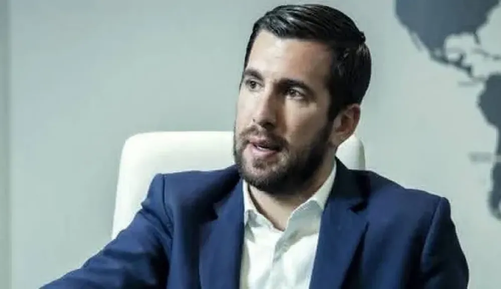 رسميا.. ريكيلمي يقدم أوراق الترشح لرئاسة ريال مدريد