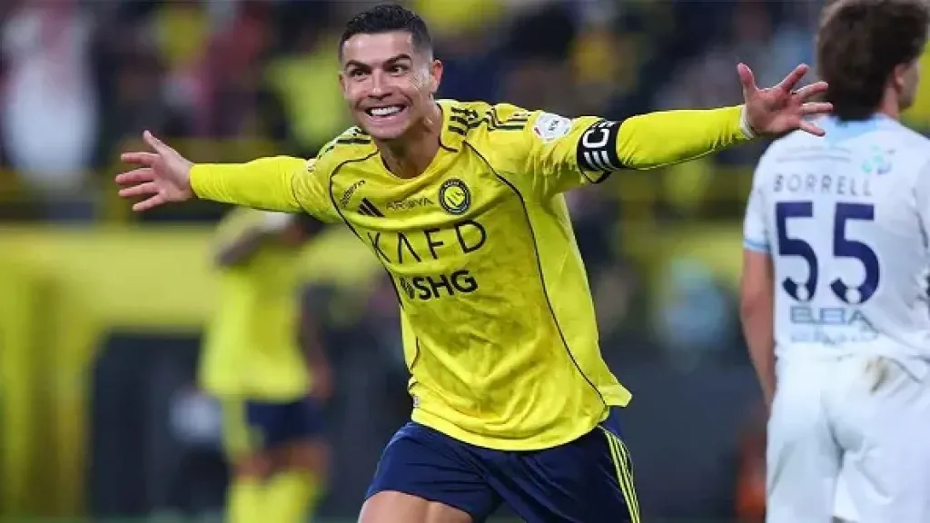 رونالدو يحتفل بالتتويج بالدوري السعودي برسالة لجماهير النصر