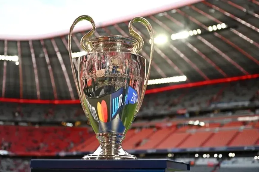 رئيس وزراء بريطانيا يدعو لبث نهائي دوري أبطال أوروبا مجانا
