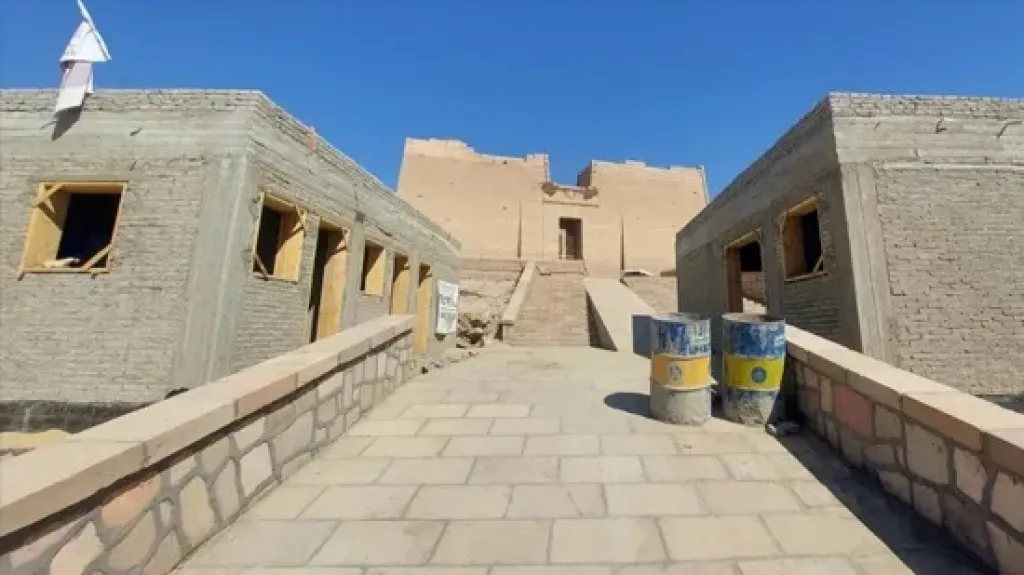 وزير السياحة: مراجعة إنشاءات معبد كلابشة بعد الجدل المثار حول الأكشاك