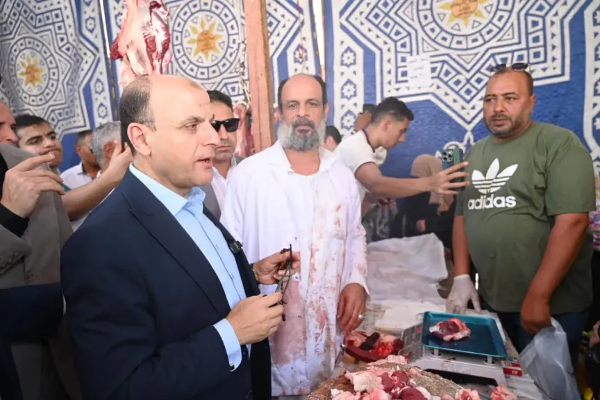 محافظ الغربية يتفقد منفذ بيع اللحوم البلدية بأسعار مخفضة وسوق اليوم الواحد بسمنود